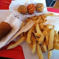 'small' portion fries 😅 cheesecroquet and the burger mix if you want to try all three! at Frituur Arré Patat in Antwerpen