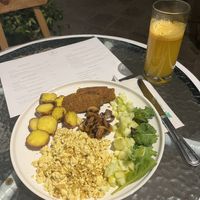 Farmers breakfast and passion fruit juice with ginger  at Parada Vegana in Cusco