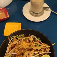 Pad Thai & Chai Tea at Parada Vegana in Cusco