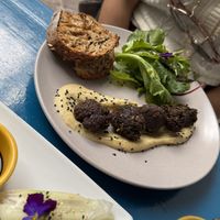 Hummus y falafel #Veganuary at Parada Vegana in Cusco
