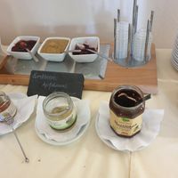 Süße Aufstriche (vegane Schokocreme, Honig) at Haus Linden Hotel Restaurant in Prerow