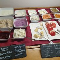 Frühstücksbuffet: Sojajoghurt, Rote Grütze... at Haus Linden Hotel Restaurant in Prerow