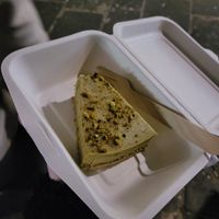 Veganer Pistazienkuchen at De Bono Coffee Shop in Valletta