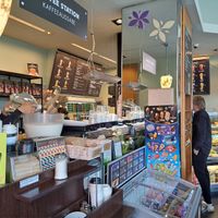 Cramped ordering & pick up area at Campus Suite - Kaisersuite in Hamburg