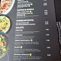 Full dishes marked vegan,  no taking stuff out (yellow vegan,  green veggie - not usual labelling but good anyway),  also gluten free available. at Campus Suite - Kaisersuite in Hamburg
