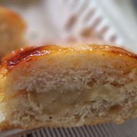 El de crema catalana per dins at Areca Bakery in Barcelona