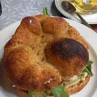 Avocado Burger mit Falafel at Hummus & Co in Heidenheim