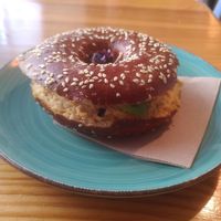 Laugenbagel mit Hummus, Avocado und Kresse - 10/10 at Café NiMo in Leipzig