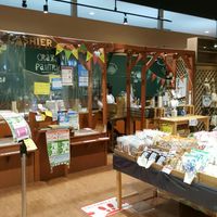 Easy, colorful layout at Crazy Pantry in Tokoname