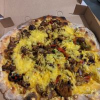 Kebap Pizza with barbeque, mushrooms, chunks and pepper at Mozzarella Pit Stop in Crete