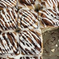 frische vegane Zimt-Bananenschnecken  at LONO in Munich