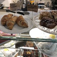 Zimtschnecken und Schokocroissant at LONO in Munich