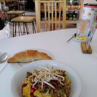 Rice salad (12.90€) and crossaint (1.90€) at LONO in Munich