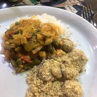 Moqueca vegetariana com farofa de banana at Kanoa in Ilhabela