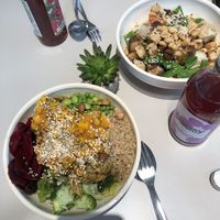 Vegane Protein Bowl mit veganem “chicken”   at beets&roots  in Dusseldorf