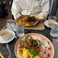 Sabich & Full English at ST. LOUIS The Breakfast Company in Cologne