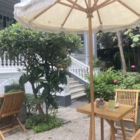 Garden seating  at Felicia & Domingo in Lima