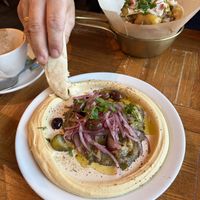 Hummus met gerookte aubergine  at Esh Pitabar in Amsterdam