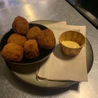 Vegan bitterballen van de Oesterzwammerij at Kweekcafé in Haarlem