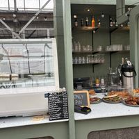 In kweekcafe is ook een aparte ruimte met dit leuke wagentje vol vegan lekkers   at Kweekcafé in Haarlem