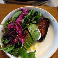 Brunch lover salad bowl at De Bon'heur in Marseille