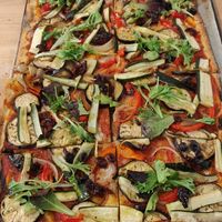 Pizza vegan at Pain Brut in Montpellier