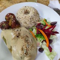 Caigua rellena de verduras con crema Tajín y papas nativas acompañada con arroz integral con quinoa. Deliciosa. at Añalaw in Lima