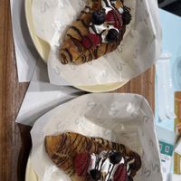 Berry Croissant mit Pistaziencremefüllung  at 2foods - Ginza Loft in Tokyo