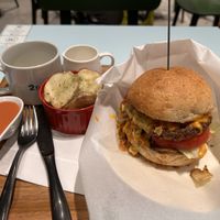 スパイシーバーガーとサイドのポテト🍟  at 2foods - Ginza Loft in Tokyo