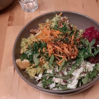 Vegane Pesto Bowl at Julis Spätzlerei in Passau