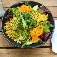 Erdnuss Pesto Spätzle (verstecken sich etwas auf dem Bild, Portion ist aber eine gute Menge) at Julis Spätzlerei in Passau