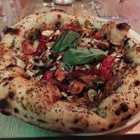 Pizza vegana at Verace in Paris