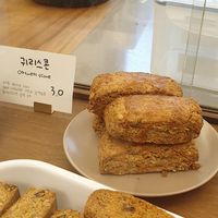 oatmeal scone at Bon Dee in Seoul