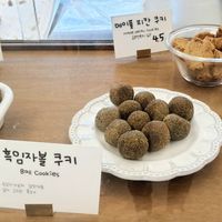 display of bakery items: cookies at Bon Dee in Seoul