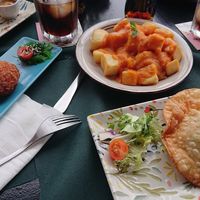 Samosas, Algenkroketten, Batatas Bravas at Tapas del Mundo in Mojacar