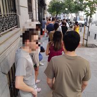 The queue at the door at 11:30am on a Saturday at Zenith Brunch & Cocktails in Madrid