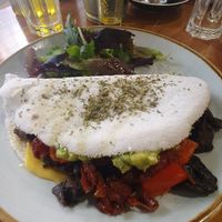 Tapioca vegana con tomate deshidratado, champiñones, guiso de pimientos rojo y tomate harissa con queso vegano #Veganuary at Zenith Brunch & Cocktails in Madrid