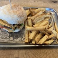 Vegan Burger mit Pommes   at Kais in Bremerhaven