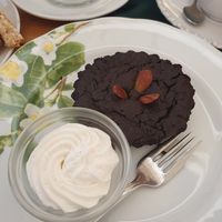 Johannesbrotkernmehl-Kuchen mit Veganer Sahnecreme at Loja do Chá in Funchal