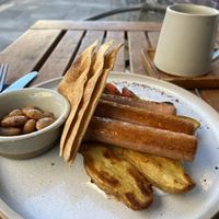 Full breakfast and coffee  at Gecko Coffeehouse in East London