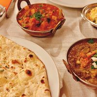 Garlic naan (3.5 eur), mixed vegetable rice (4.5 eur), mixed vegjalfrezi (7.5 eur), palak paneer (8.95 eur) at Jaipur Indian Restaurant in Fuerteventura
