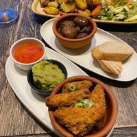 Kartoffel-Gemüse-Pfanne mit Salat; Tapas (marinierte Champignons, Gemüseecken, Dips)  at Lieblingsplatz in Amberg