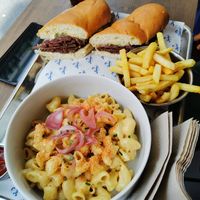 Pastrami sandwich + Mac no cheese + French fries at Jimmy's Street Food in Paris