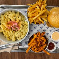 Two menus, burger, Mac no cheese and fries  at Jimmy's Street Food in Paris