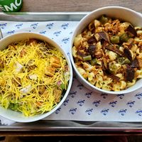 Loaded mac and cheese and Caesar salad at Jimmy's Street Food in Paris