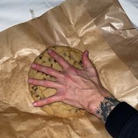 They sell two kind of cookies like this for 4.5€. Chocolate chip and a peanut butter (this is chocolate chip )  at Jimmy's Street Food in Paris