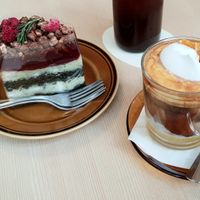 piece of cake and drinks at Godny Cafe in Seoul