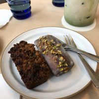 쑥인절미, 유자레몬 cakes at Godny Cafe in Seoul