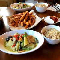 Green curry with brown rice and sweet potato chips at Chīsù De - Veggie Table in Beijing