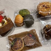 I bought them.🤤💚  at Panda Pool Muffin in Gifu